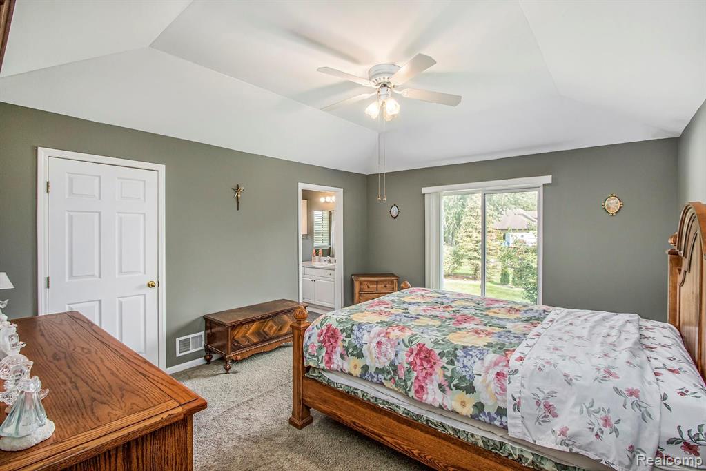 47946 Sugarbush Road New Baltimore, MI 48047 - Photo 14 of 34