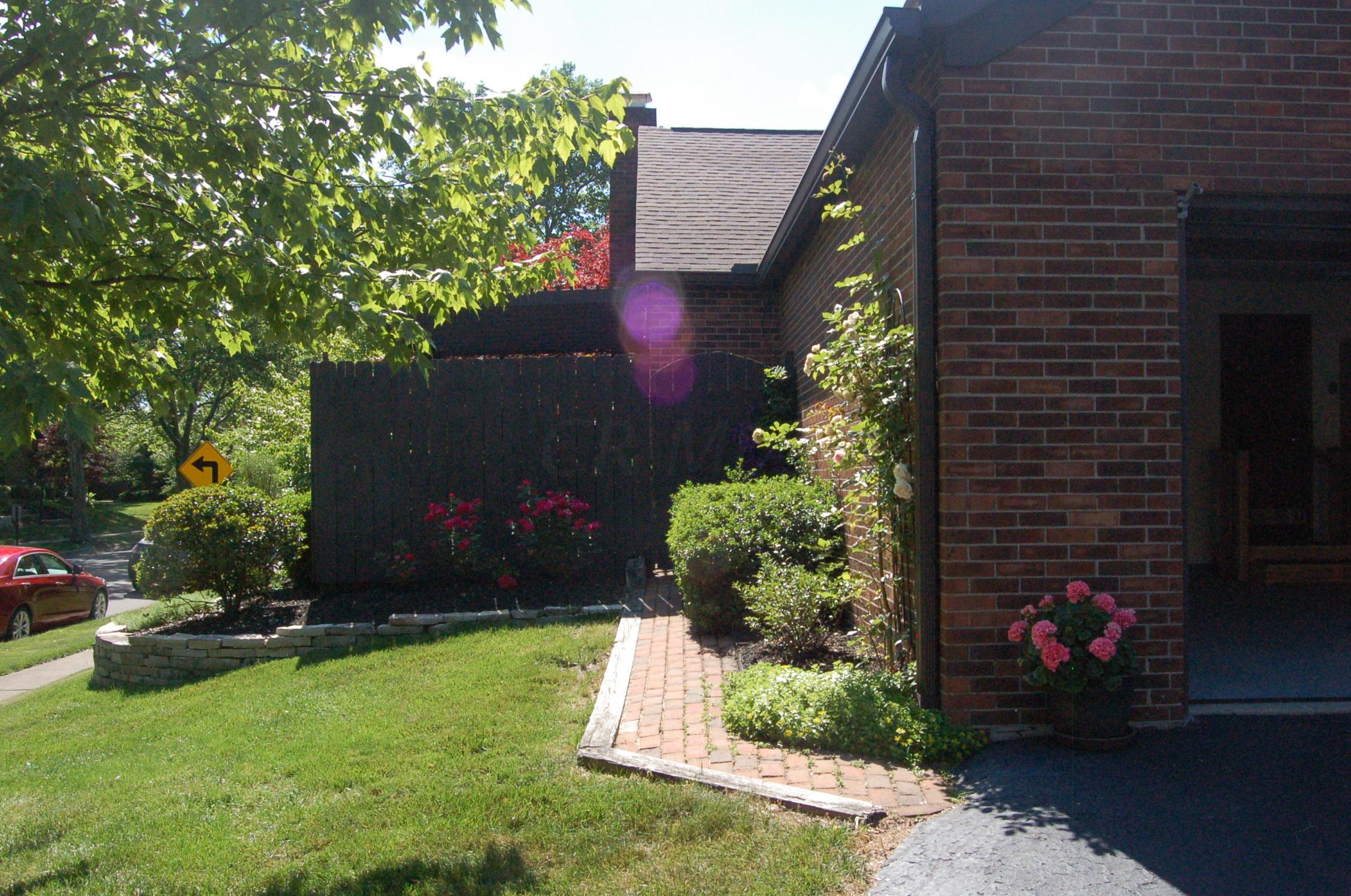 2106 Coach Road North, Unit 15 Columbus, OH 43220 - Photo 3 of 27