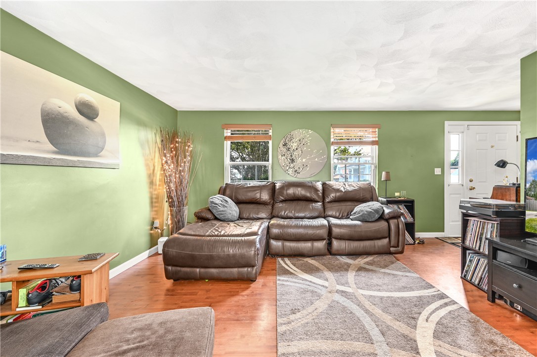 45 Baxter Street Woonsocket, RI 02895 - Photo 3 of 31 Living room