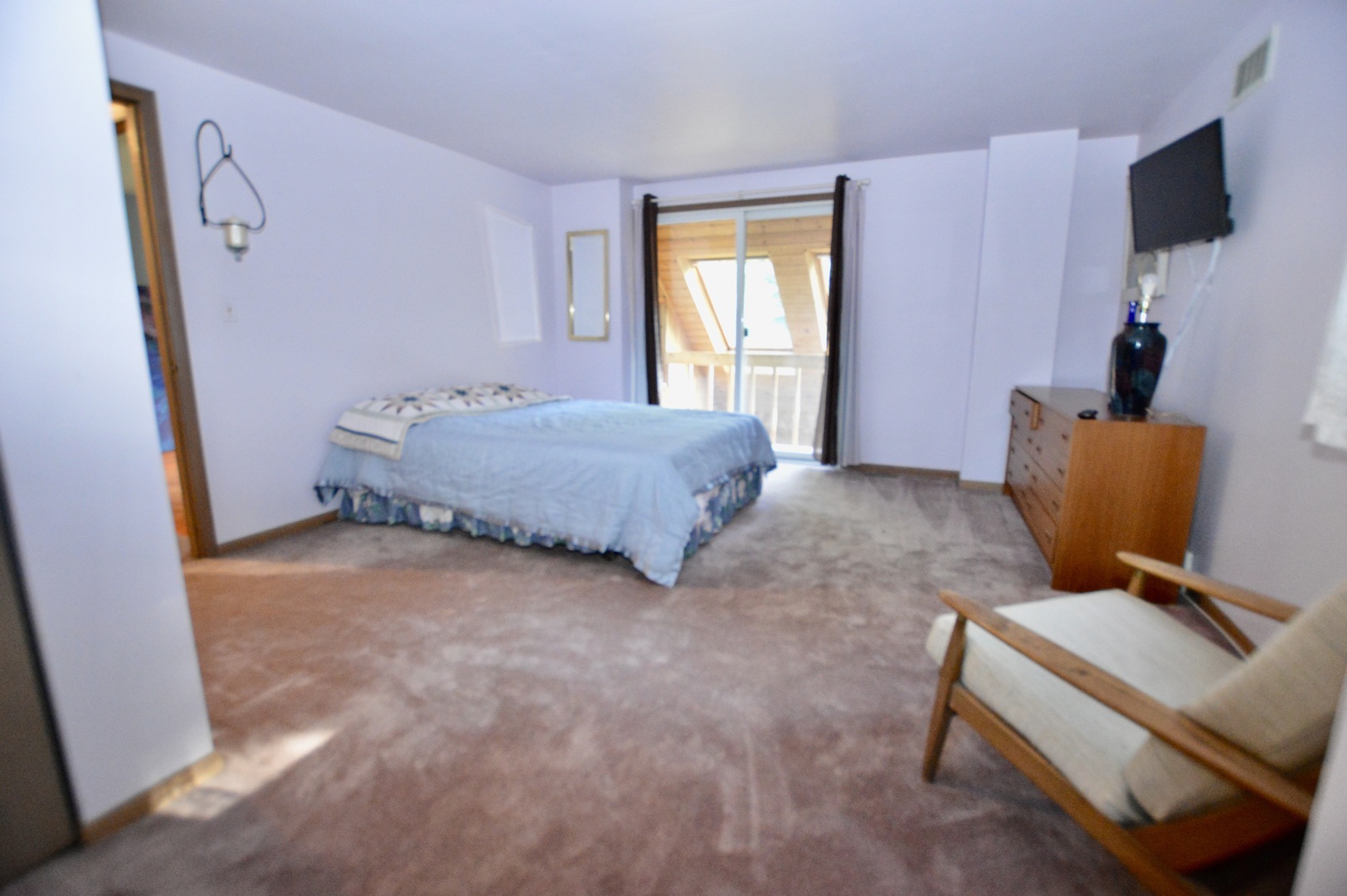 10905 Breezy Lawn Road Spring Grove, IL 60081 - Photo 12 of 20 a living room with furniture and a flat screen tv