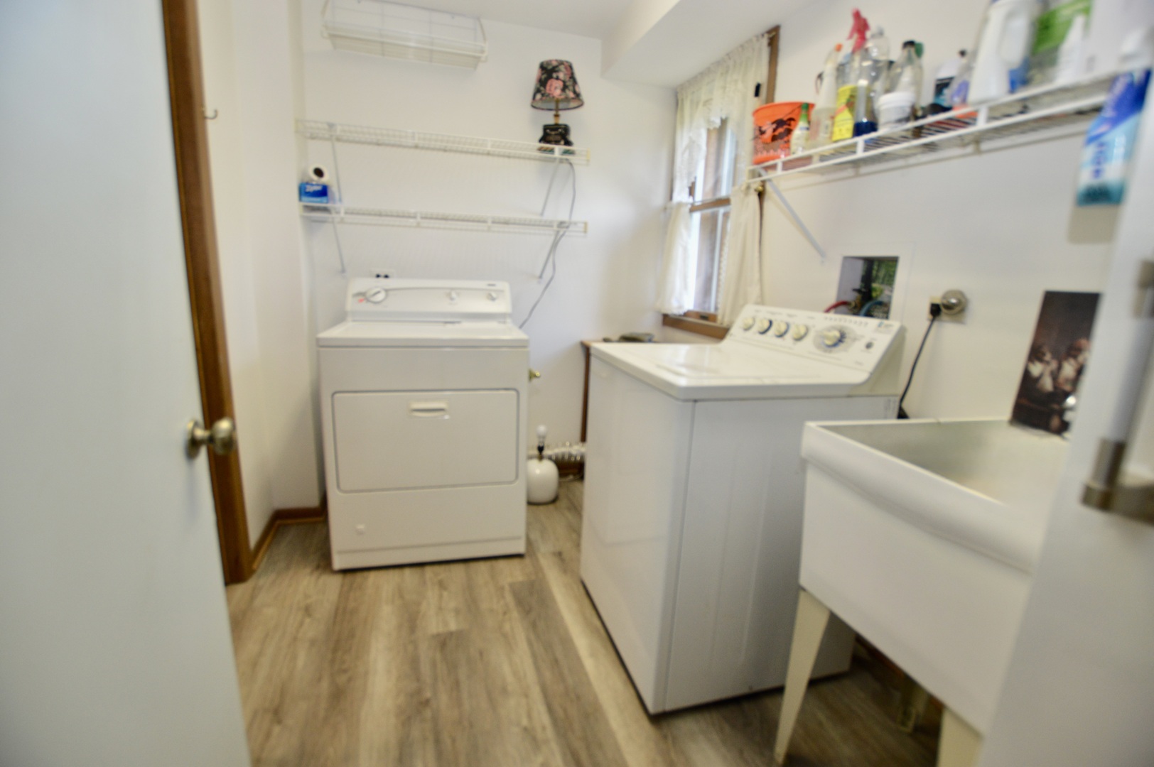 10905 Breezy Lawn Road Spring Grove, IL 60081 - Photo 14 of 20 a utility room with dryer and washer