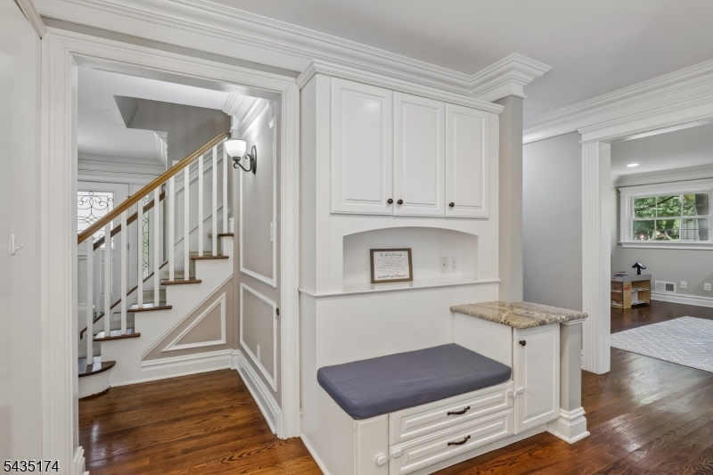 27 Burlington Road Berkeley Heights, NJ 07974 - Photo 8 of 37