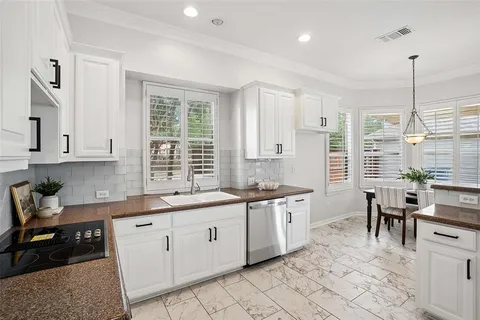 $525,000 | 711 George Street, Lantana, TX 76226