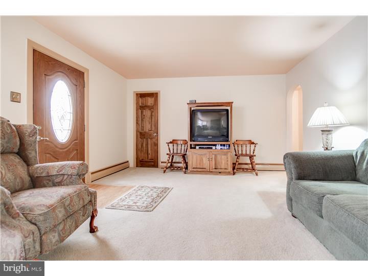 1573 Tanyard Road Sewell, NJ 08080 - Photo 5 of 23 Living Room