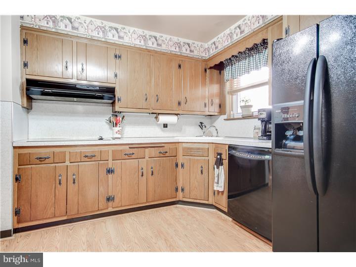 1573 Tanyard Road Sewell, NJ 08080 - Photo 9 of 23 Kitchen
