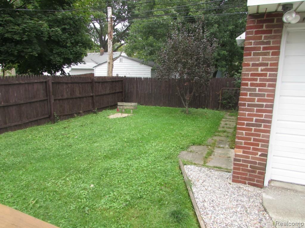 4272 Greenfield Road Berkley, MI 48072 - Photo 25 of 26 Yard 2.jpg