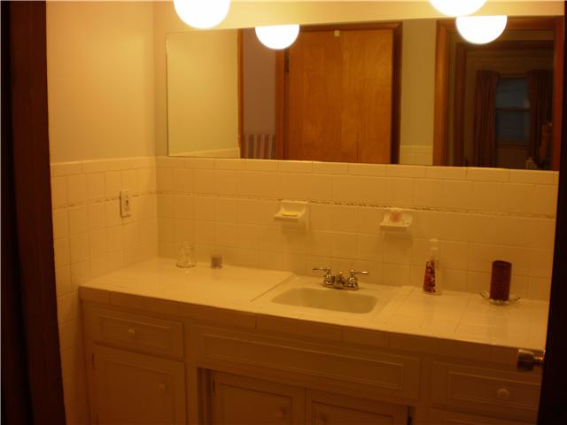 535 Rural Hill Road Nashville, TN 37217 - Photo 19 of 20 This full bath upstairs has door between the powder room and shower/tub area for privacy. Super nice bathrooms.
