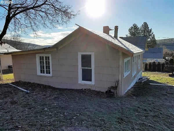 $239,000 | 605 Grant Avenue, Maupin, OR 97037