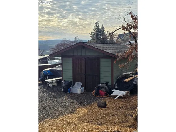 $239,000 | 605 Grant Avenue, Maupin, OR 97037