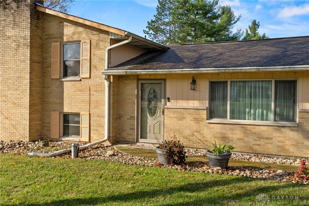 3555 Miller Road Springfield, OH 45502 - Photo 4 of 53