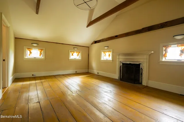 $999,999 | 560 Stockbridge Road, Lee, MA 01238