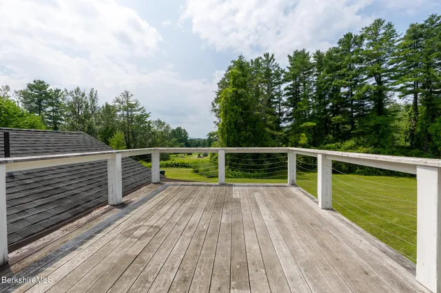 $999,999 | 560 Stockbridge Road, Lee, MA 01238