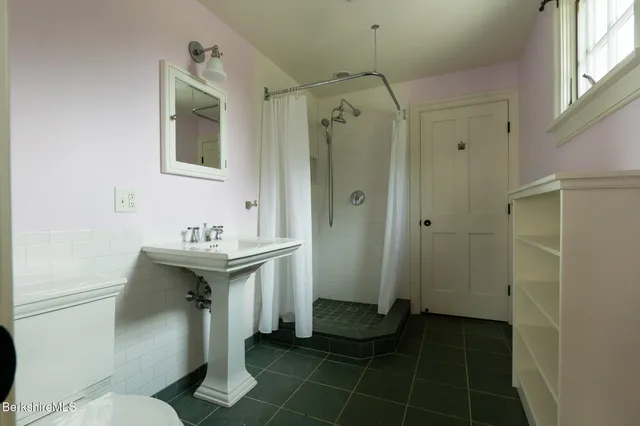 $999,999 | 560 Stockbridge Road, Lee, MA 01238