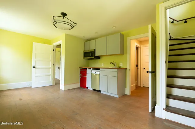 $999,999 | 560 Stockbridge Road, Lee, MA 01238