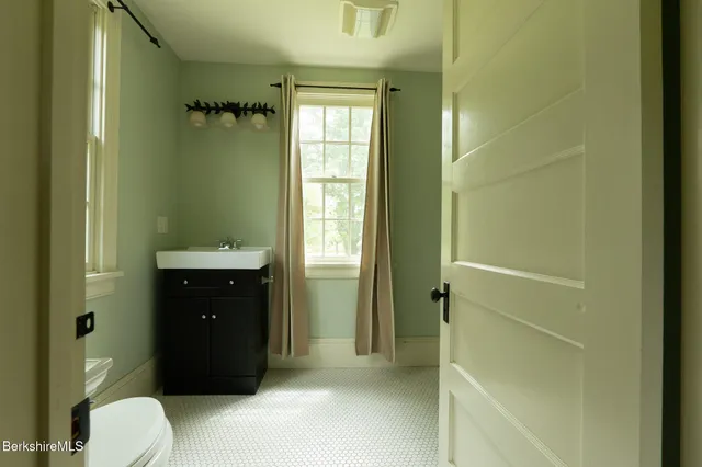 $999,999 | 560 Stockbridge Road, Lee, MA 01238