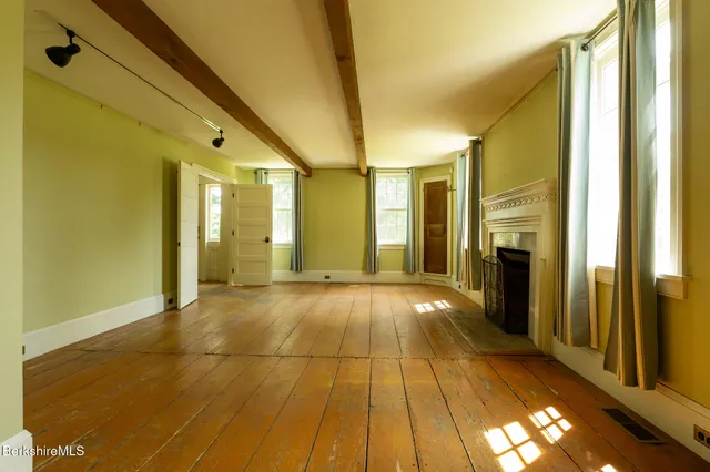 $999,999 | 560 Stockbridge Road, Lee, MA 01238