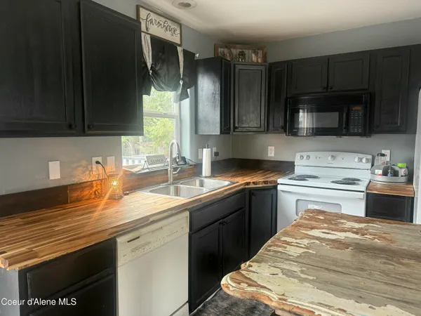 $469,000 | 31720 North Barbara Avenue, Spirit Lake, ID 83869