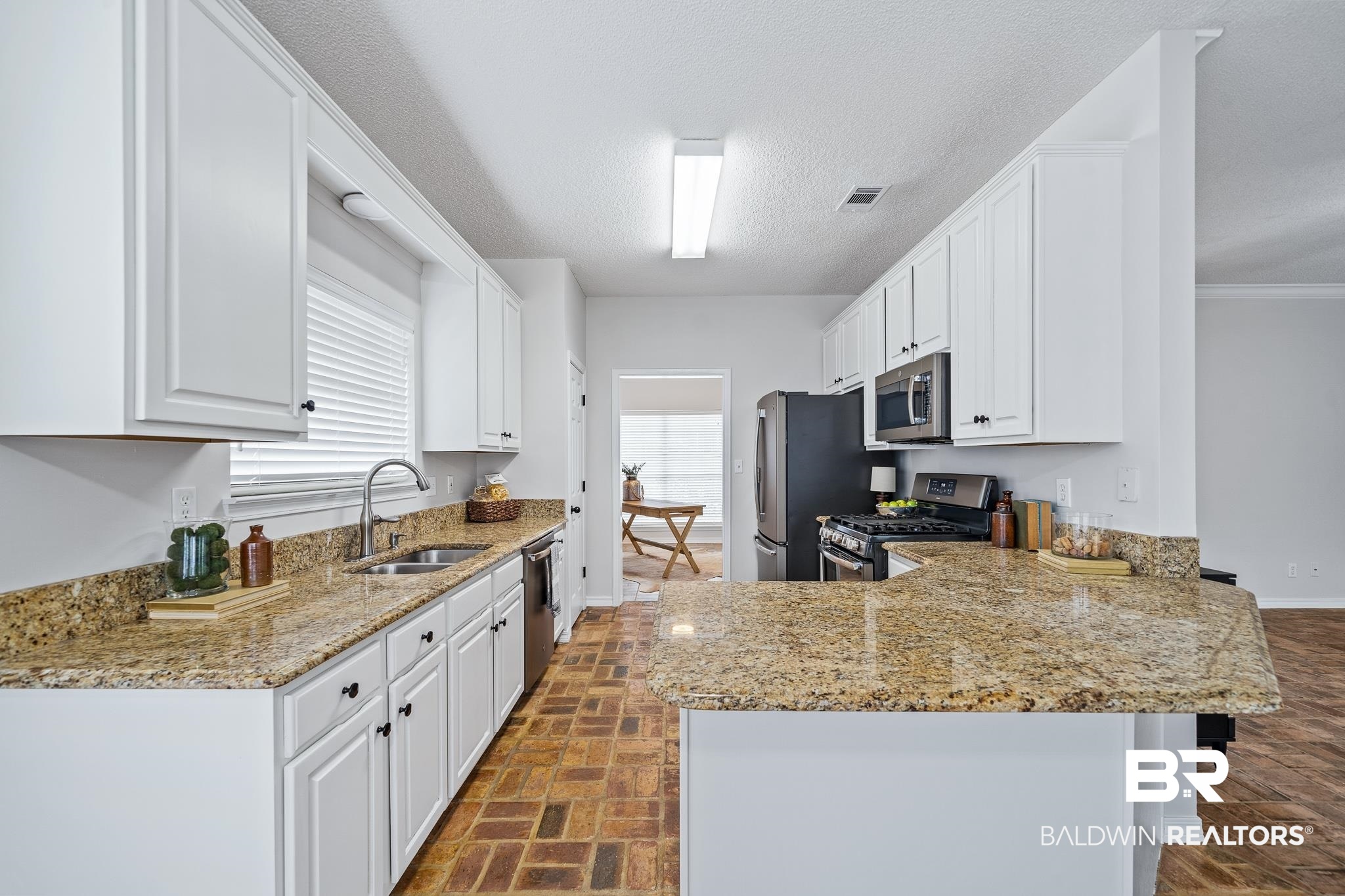 7334 Highpointe Place East Daphne, AL 36527 - Photo 8 of 32 Kitchen