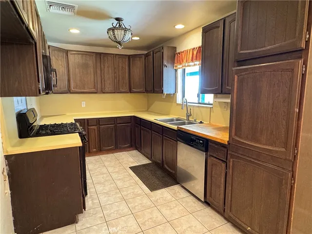 $850,000 | 758 South Acacia Avenue, Rialto, CA 92376