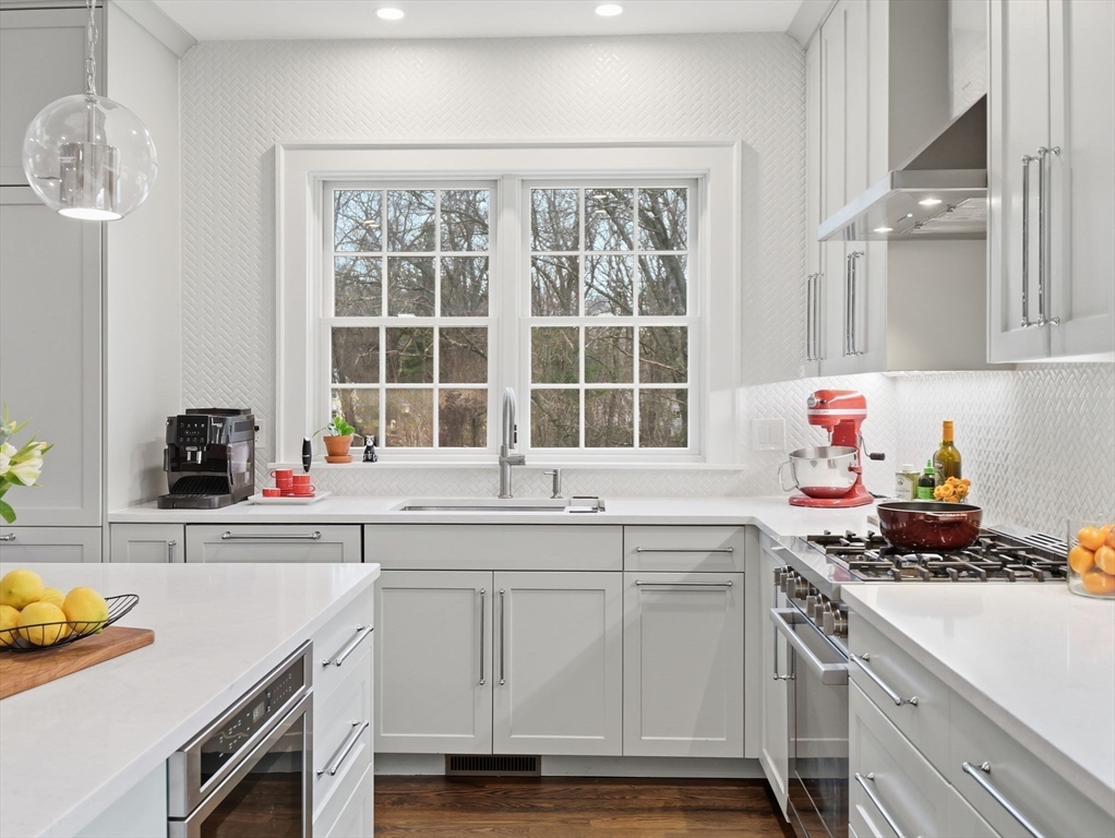 121 Greenwood Road Andover, MA 01810 - Photo 7 of 40 Gallery Image 7