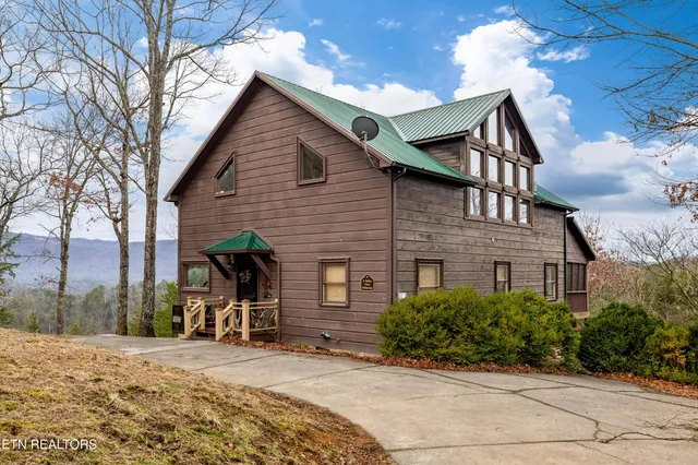 $1,495,000 | 504 Twin Oak Mountain Lane, Townsend, TN 37882