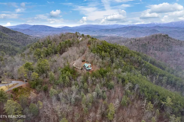 $1,495,000 | 504 Twin Oak Mountain Lane, Townsend, TN 37882
