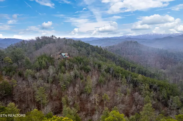 $1,495,000 | 504 Twin Oak Mountain Lane, Townsend, TN 37882
