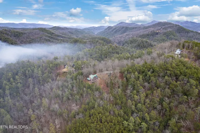 $1,495,000 | 504 Twin Oak Mountain Lane, Townsend, TN 37882
