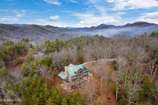 $1,495,000 | 504 Twin Oak Mountain Lane, Townsend, TN 37882