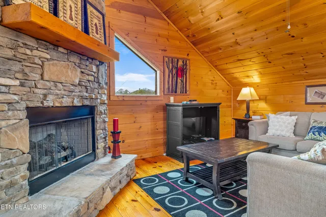 $1,495,000 | 504 Twin Oak Mountain Lane, Townsend, TN 37882