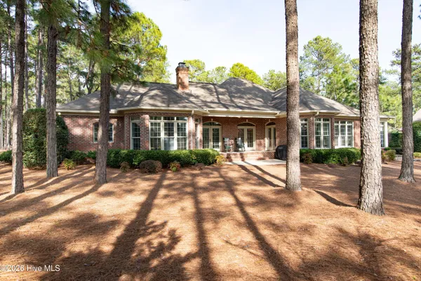 $885,000 | 26 Strathaven Drive, Pinehurst, NC 28374