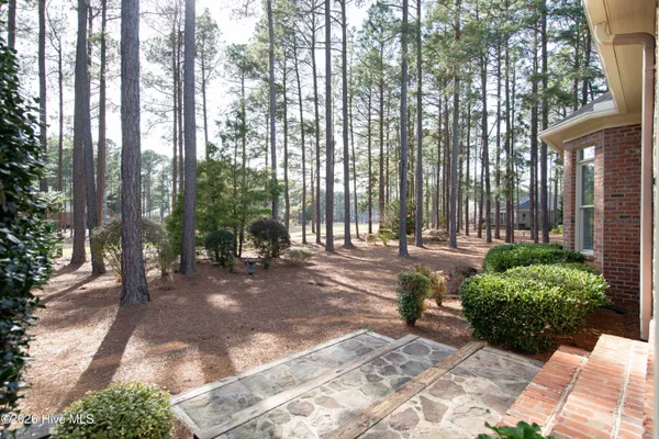 $885,000 | 26 Strathaven Drive, Pinehurst, NC 28374