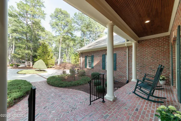 $885,000 | 26 Strathaven Drive, Pinehurst, NC 28374