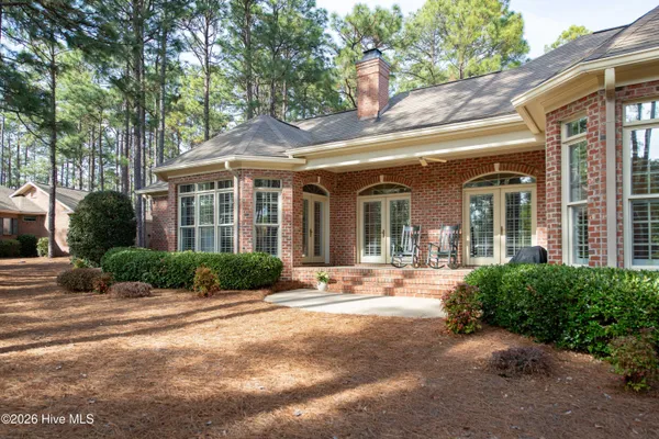 $885,000 | 26 Strathaven Drive, Pinehurst, NC 28374