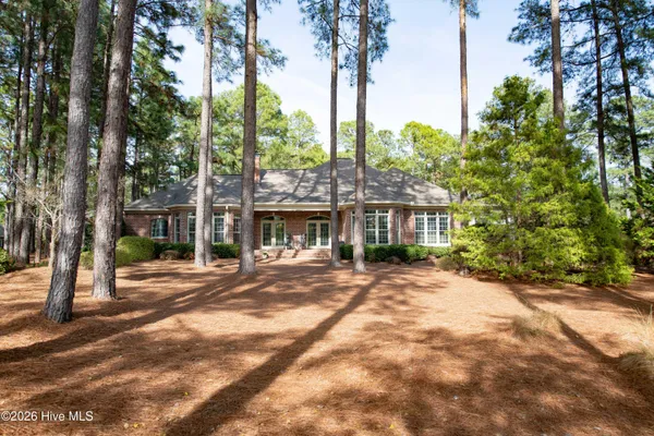 $885,000 | 26 Strathaven Drive, Pinehurst, NC 28374