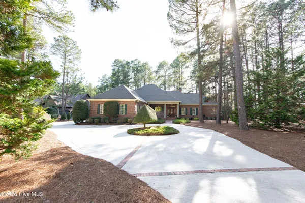 $885,000 | 26 Strathaven Drive, Pinehurst, NC 28374