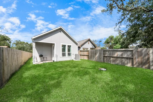 $2,500 | 8420 A Lanewood Drive, Houston, TX 77016