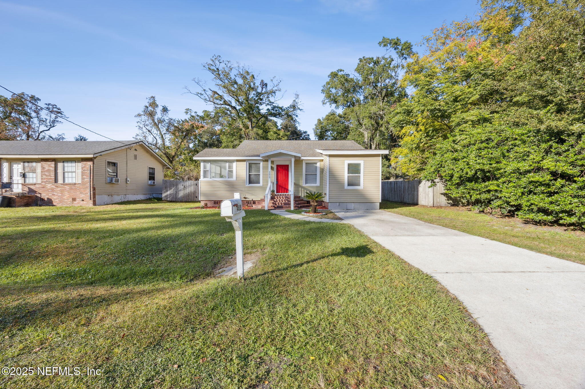 4615 Woolman Avenue Jacksonville, FL 32205 - Photo 4 of 34 front view of a house with a big yard