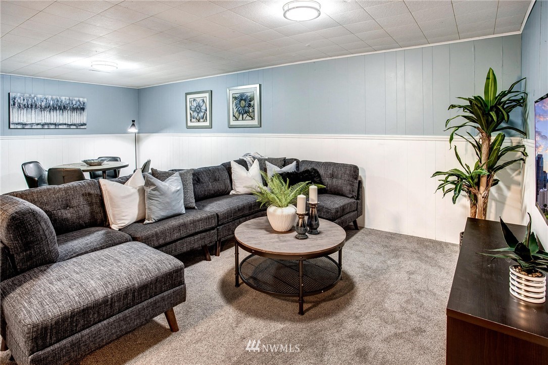 24326 Meridian Avenue South Bothell, WA 98021 - Photo 27 of 40 a living room with furniture and a potted plant