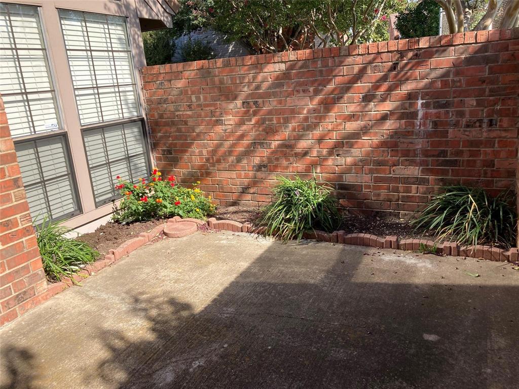18240 Midway Road, Unit 905 Dallas, TX 75287 - Photo 2 of 15 View of patio / terrace