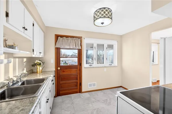 $229,900 | 505 Bloomfield Drive, Greensburg, PA 15601
