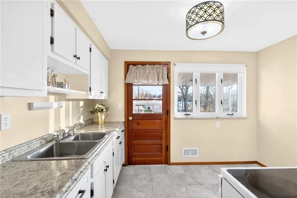 $229,900 | 505 Bloomfield Drive, Greensburg, PA 15601