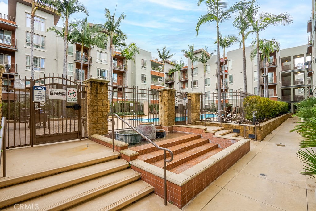 100 South Alameda Street, Unit 213 Los Angeles, CA 90012 - Photo 17 of 41 a view of multiple houses with a terrace