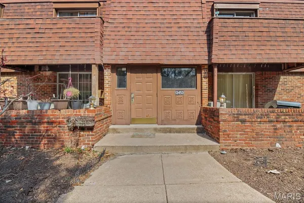 $165,000 | 13453 Coliseum Drive, Unit F, Chesterfield, MO 63017