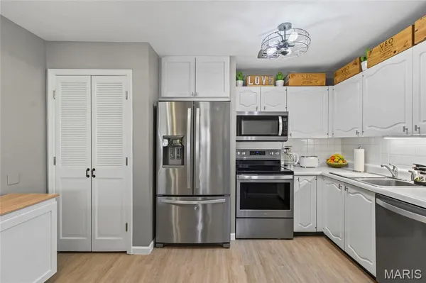 $165,000 | 13453 Coliseum Drive, Unit F, Chesterfield, MO 63017