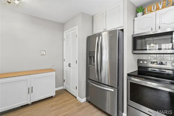 $165,000 | 13453 Coliseum Drive, Unit F, Chesterfield, MO 63017