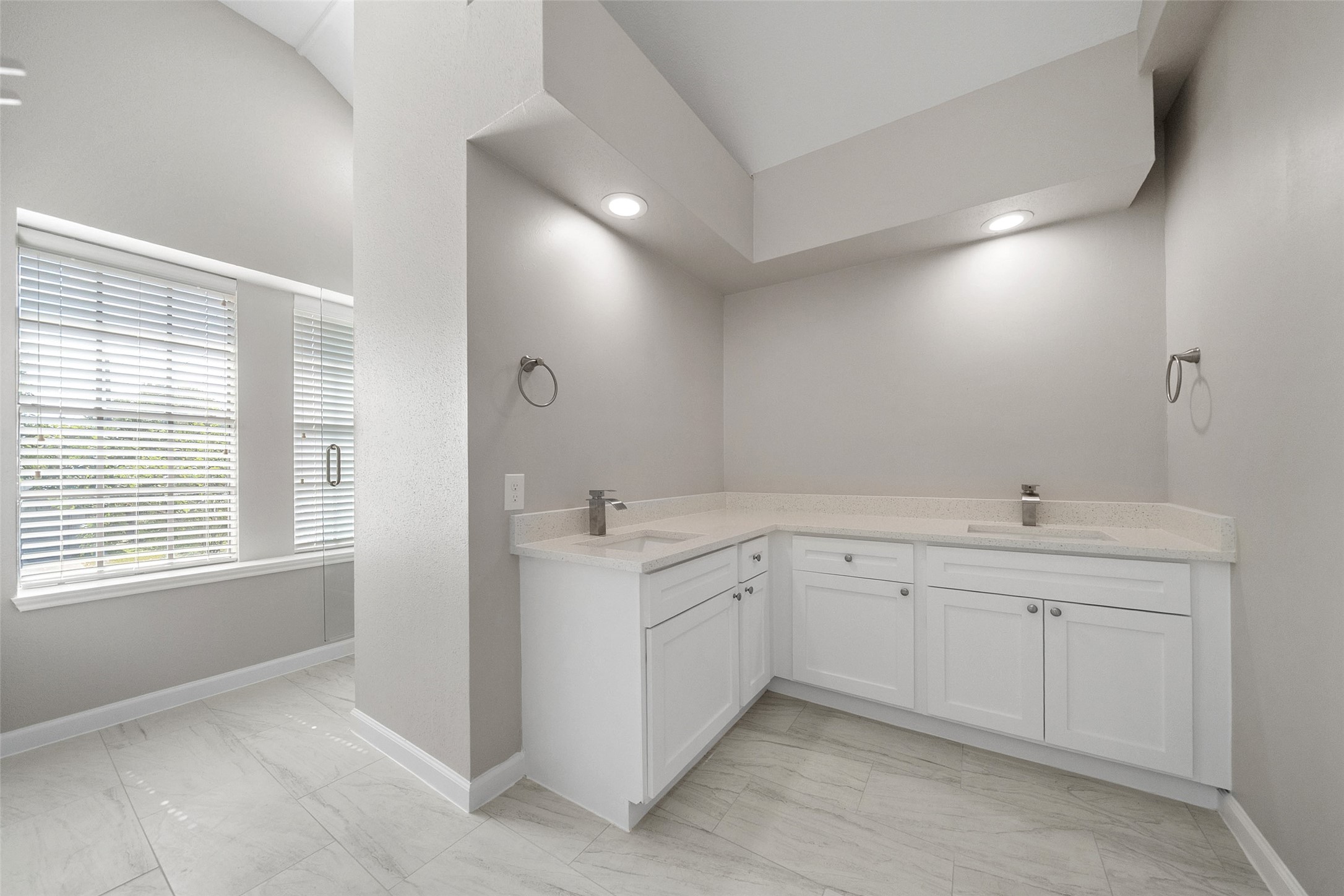 10402 Trading Post Drive Houston, TX 77064 - Photo 23 of 43 a spacious bathroom with a bathtub sink and mirror