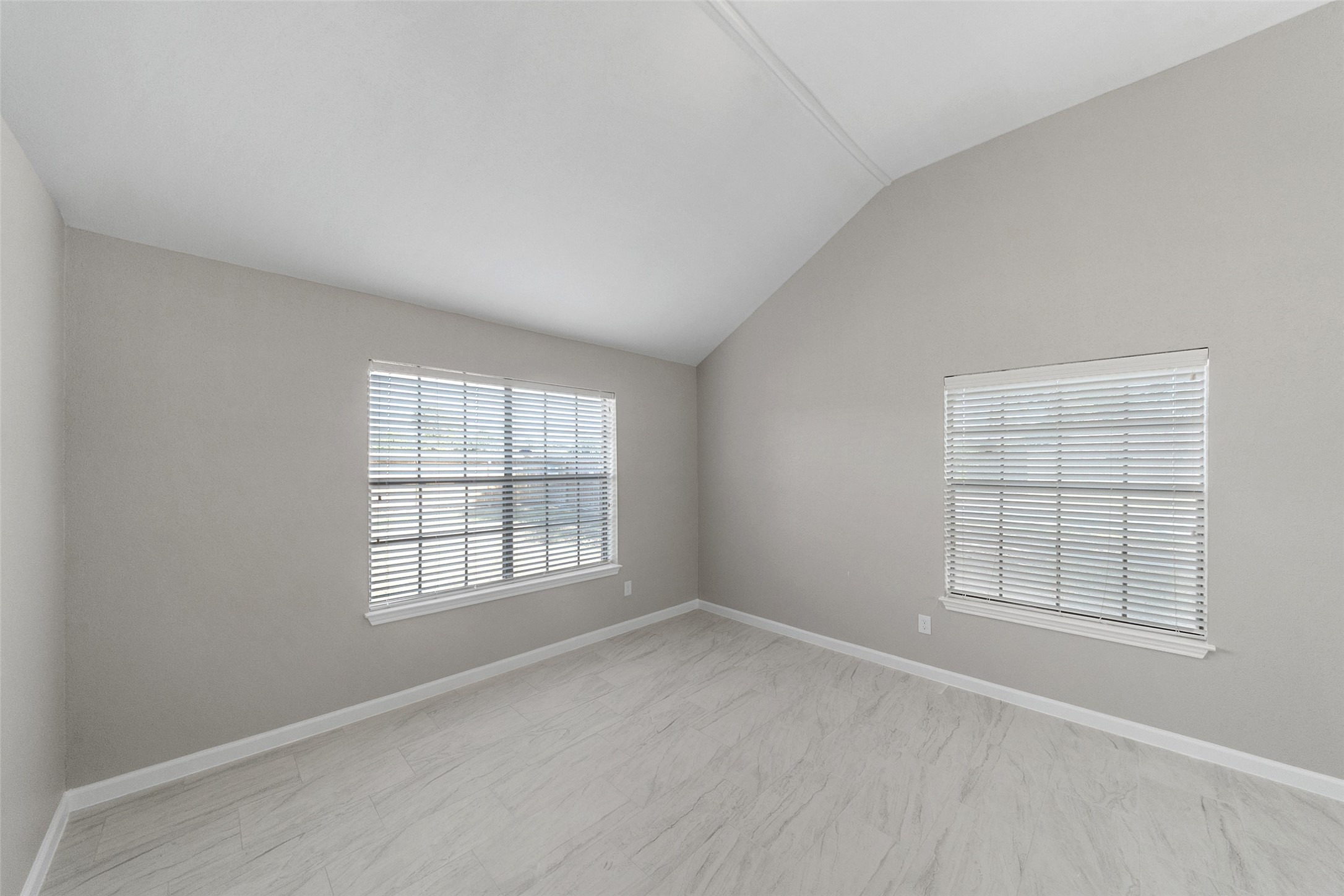 10402 Trading Post Drive Houston, TX 77064 - Photo 7 of 43 an empty room with windows
