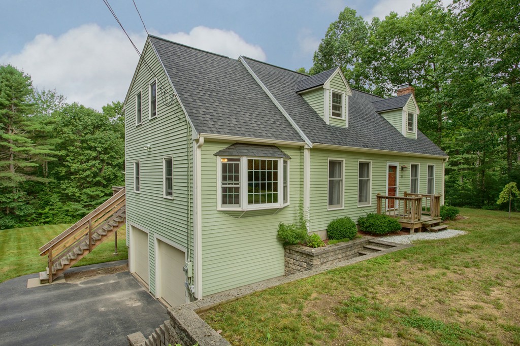 33 Streeter Road Hubbardston, MA 01452 - Photo 3 of 30 Gallery Image 3