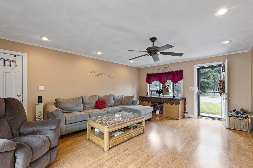 9 Clearwater Road Peabody, MA 01960 - Photo 2 of 29 Gallery Image 2